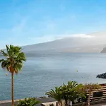 In With Stunning Sea Views Apartmán