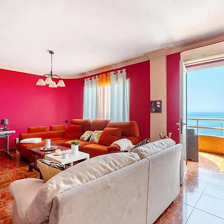In With Stunning Sea Views Appartement