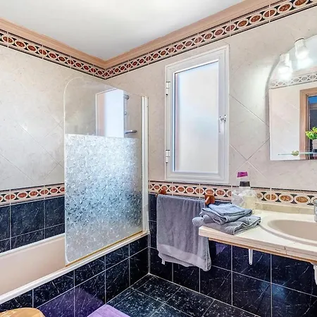 Appartement In With Stunning Sea Views Radazul