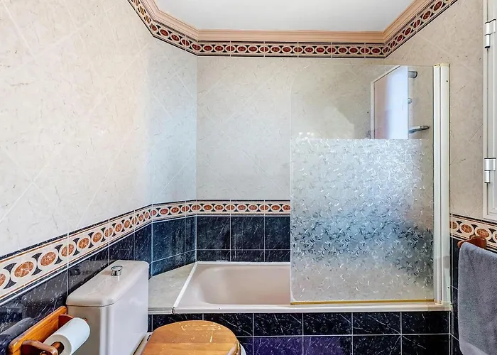 In With Stunning Sea Views Апартаменты