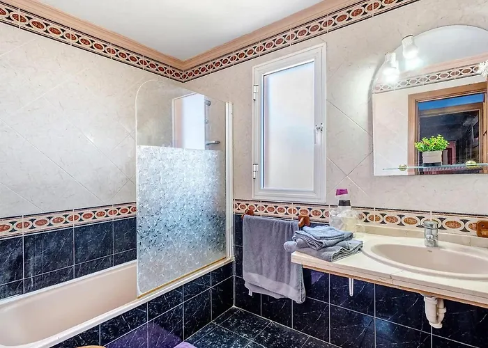 Апартаменты In With Stunning Sea Views Радазул