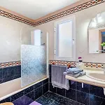شقة In With Stunning Sea Views Radazul